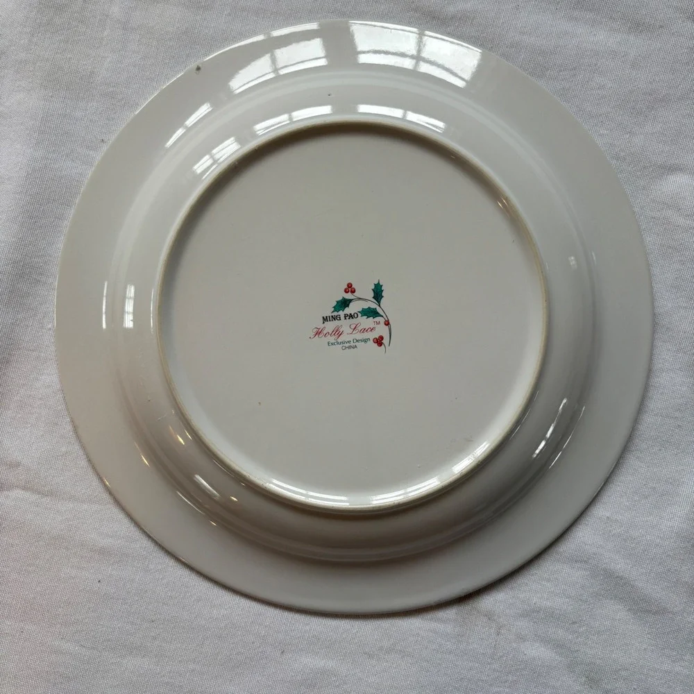 Ming Pao Holly Lace Christmas Dinner Plates Set of 4 Holly‎ Berry China 10.5 in